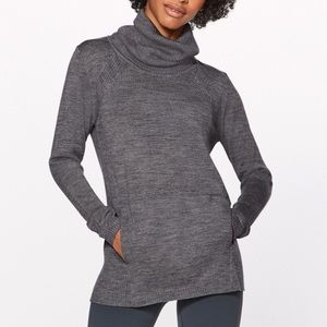 Lululemon turtleneck sweatshirt